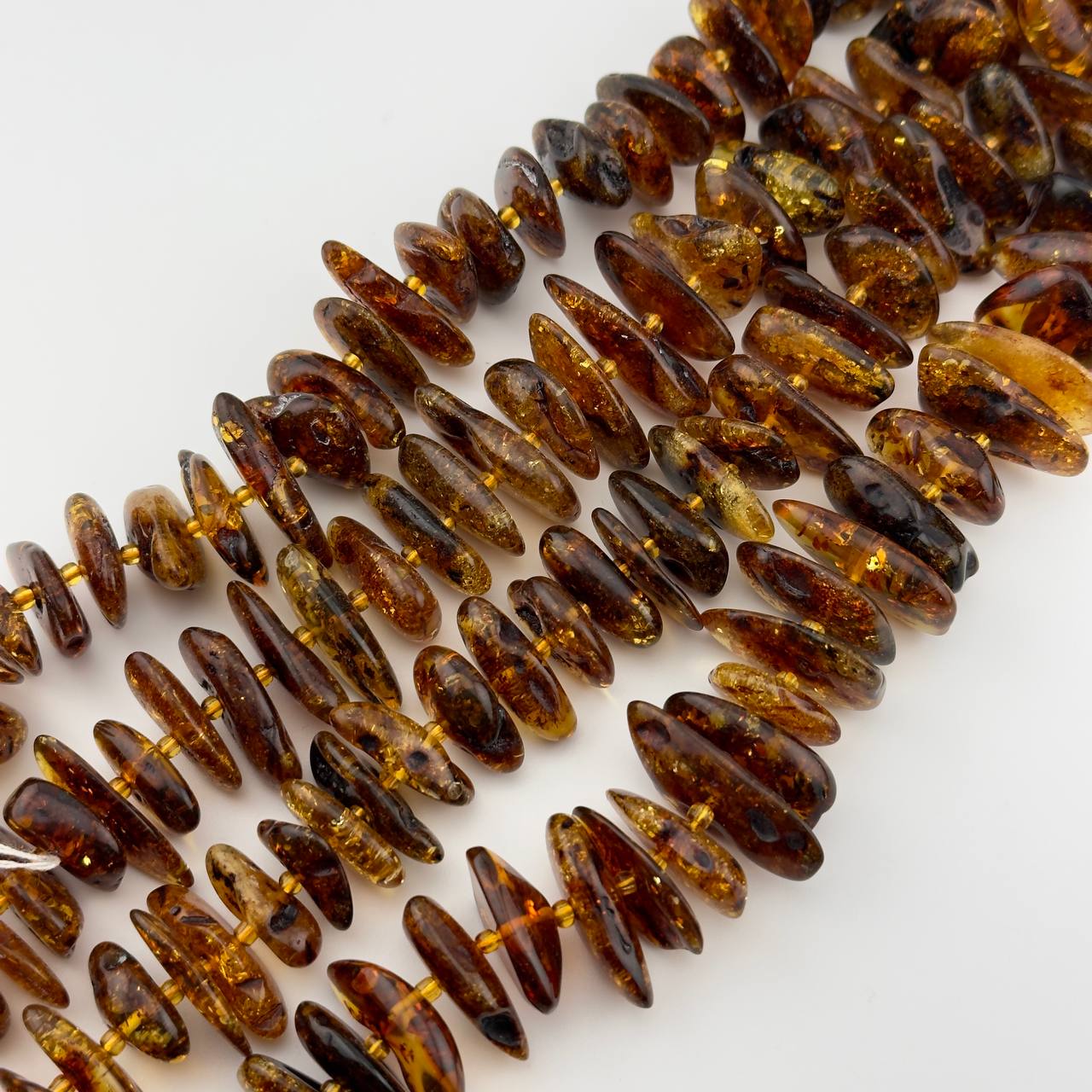 Янтарь свободная форма средний размер 21*6мм