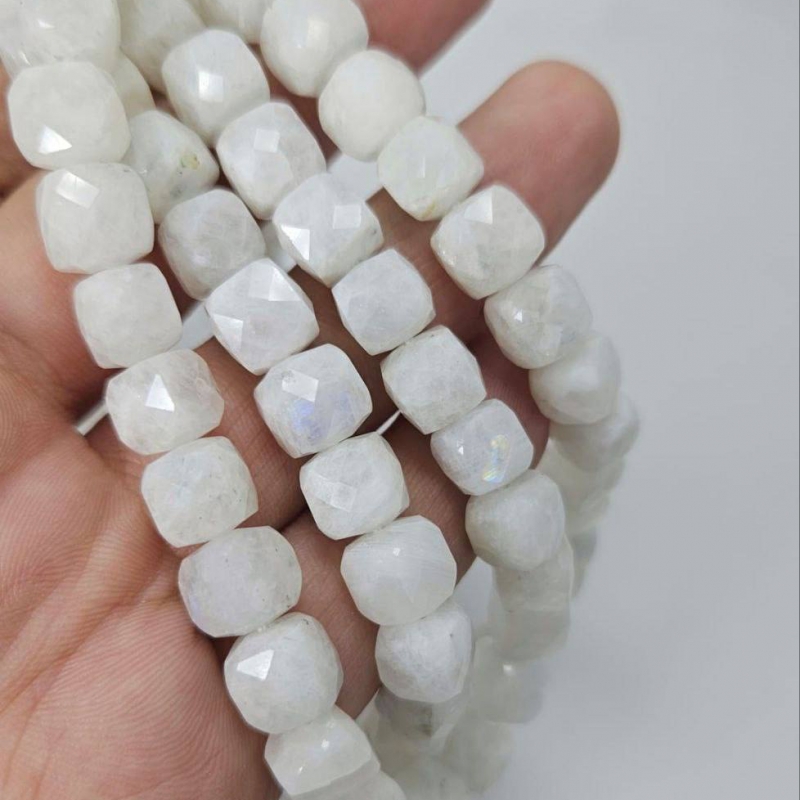 Бусины Лунный камень форма кубическая с огранкой размер 8мм натуральный камень